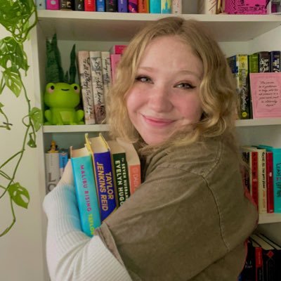 fiction_philia's profile picture. books and crying about taylor swift is basically my whole personality😌