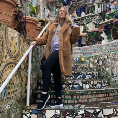 Ellen_Meagan's profile picture. Basic Elder Millennial.