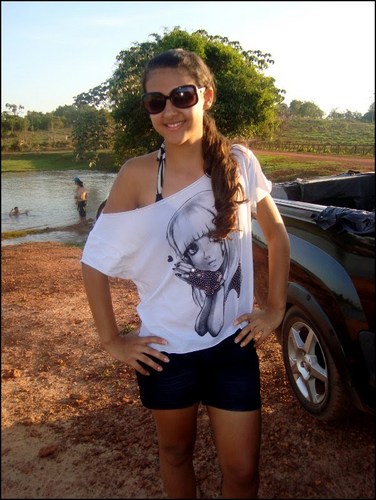 Sabe aquela garota que esta alheia a todas as coisas más? Sou eu! Eu geralmente nao costumo ver o lado mal das coisas, tendo sempre ao maximo ver o lado bom! :)