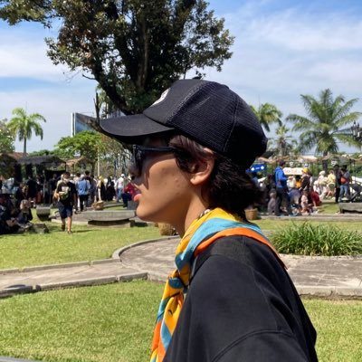 heyitsvenia's profile picture. 