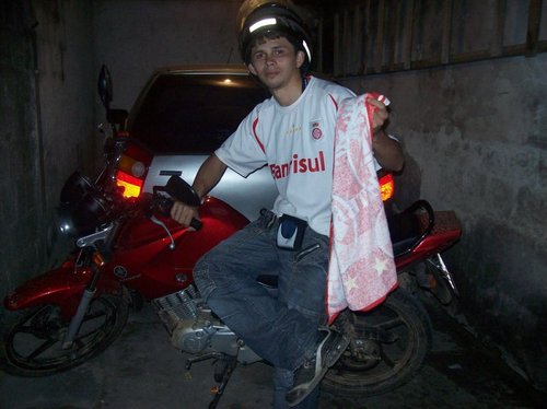 a vida e curta eu vivo cada momento como se fose o utimo dia dela sou feliz o brigado deus
