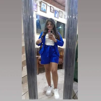 Tan fría como Brisa en Invierno❄
Un 100/10
Egolatra y Narcicista.🫀