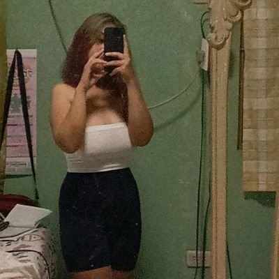 Mikkacarbs's profile picture. 