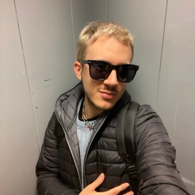 So far crescere piante di pomodoro dai semi e curo i miei problemi da una psicologa per non dover dare di matto in mezzo alla strada e finire virale su TikTok