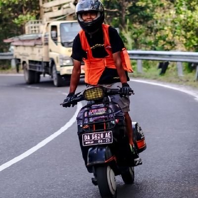 Hidup adalah perjuangan, berlarilah jika kamu bisa, berjalanlah kalau diperlukan & merangkaklah bila itu harus.✊ (JanganPernahMenyerah) 😊 #TheScooterEnthusiast