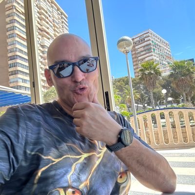 lopezalb1's profile picture. No te tomes la vida en serio al fin y al cabo no saldrás vivo de ella.