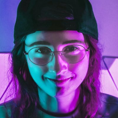Holla (29) ist Profi im Profi sein. Streamt auf Twitch: Survival, Crafting, Souls. Hauptsache Tryhard & reingrinden.