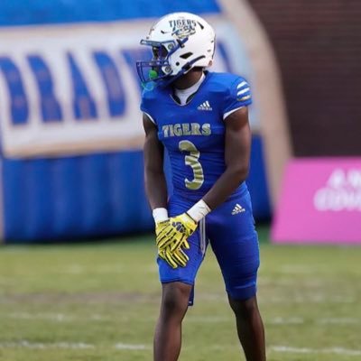 † 6’0 173 lbs 3.8 gpa 25’ Gamer @Bradwell_FB - tyonjones31@gmail.com Cell: 662-616-1069 / Liberty county receiving record holder🙏🏿