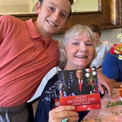 DonnaStewchew's profile picture. 