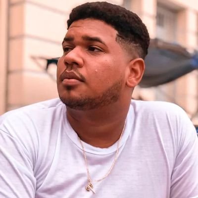 um poeta da vida, do santo e do mundo 👑🙌🏾
Instagram @moisesdospalmares