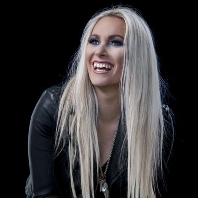 official page for Swedish Country Music singer Ellinor Springstrike. New single LAST out now✨️🎙