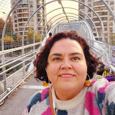 sandreli's profile picture. Amante de la los libros, el cine y de esos detalles mínimos que nos alegran la vida.