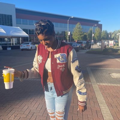 SCSU Alum 🐶| IG: _justkay13 | 💕💚|Future Doctor 🥼| Drinking water and minding my business ✨