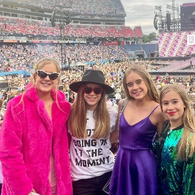 ✝️CHRIST✝️
💜TAYLOR SWIFT IS MY FAV💜
💜I had the time of my life, with youuuuu💜😁
❤️    OLE MISS BASEBALL AND FOOTBALL💙 
Shawn mendes is a good one too😆😏😘