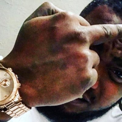 louvinchiVizzu's profile picture. 