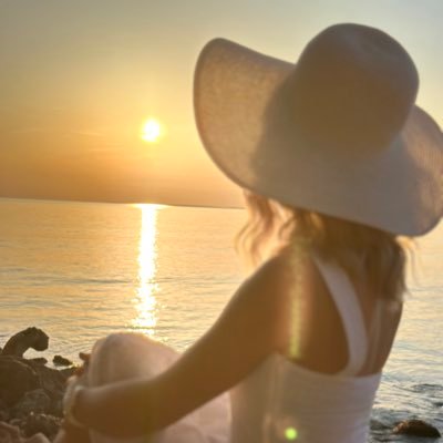 07seyma_nur's profile picture. Düz, Dümdüz Öğretmen!