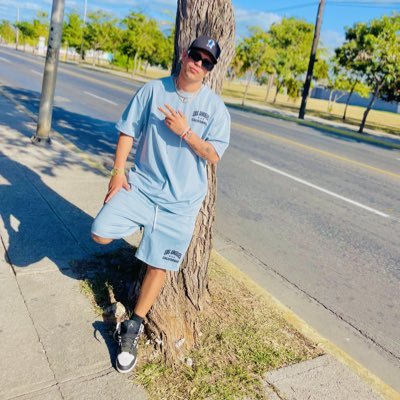 Vive una vida q solo tu puedas recordar🤞🏻✨⛈
