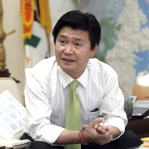 대덕구청장 정용기입니다.