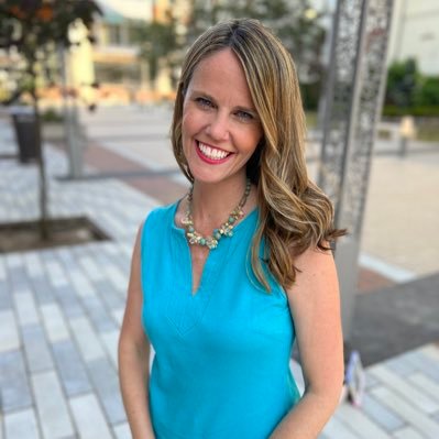 •3x Emmy-nominated Anchor at @queen_city_news •Mom of 2 •Storyteller in my hometown 👑•IG: RobinKanady •@furmanu @furman_cheer alumna •Robin.Kanady@qcnews.com