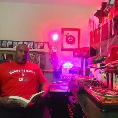 Changing the frequency... 
PPO/DJ/Cyclist/Activist
Evanston ✈ HTown 🤟🏾
https://t.co/0NKoPAVcHy
https://t.co/rhR2HY4X7s
MixNupDaWeb@Yahoo.com