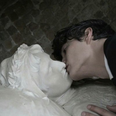 twildeversion's profile picture. I had a marvellous time ruining everything. 🍂 she/her