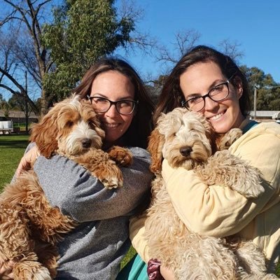 Latinx Identical twins, 🇨🇦/🇧🇷, Writers, Travellers, Readers, Dog Moms, Teachers. IG: moclairtwinsinmelbourne Rep: @RedPenKaitlyn