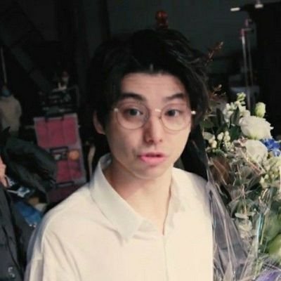 dwigyy's profile picture. lets jump jump jump jump