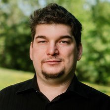 Free culture evangelist, hrdý uživatel open source software, se zkušenostmi náměstka člena vlády a poslance za Piráty.
