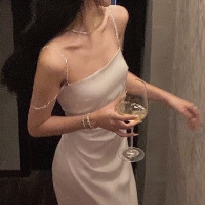 justshiningjst's profile picture. in His grace! dean lister every sem! batt exam passer! Magna Cum Laude ☝🏻🍀