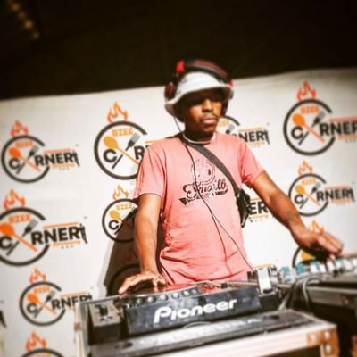 SmallBeast89's profile picture. Umntwana WeDlozi | Dream Interpreter |Father Of 3 | Event Coordinator | Disk Jokey | Director At @HaikabiClothingApparell