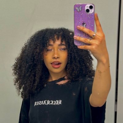 wizkalyssa's profile picture. it’s not that deep🙃|| raging leftist ||