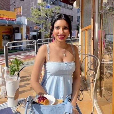 Lauren_capsey's profile picture. #graphicdesigner#animator#illustrator#webdesigner| Commissions are open.