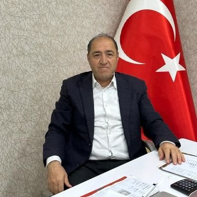 inş. mühendisi, spk.gayr.menk.deg ve isg ile kentsel dönüşüm uzmanı, yönetici iş insanı.
önceden: zafer parti kurucusu, genel idare kur üyesi ve il başkanı.