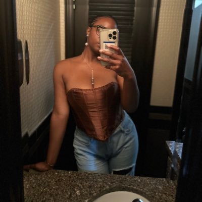 AmoraBlu's profile picture. 🦋🦋🦋