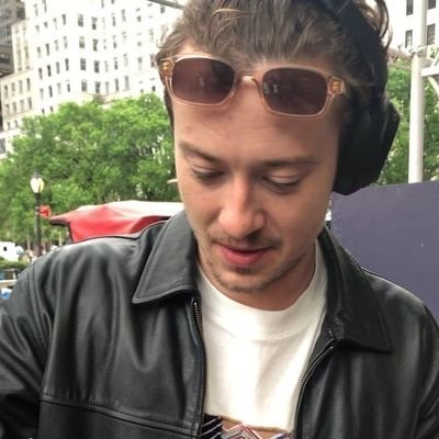 alianostyle's profile picture. eu e o joe lendo❤️‍🩹