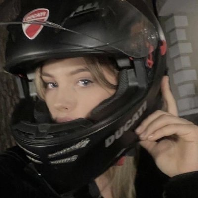 f1clauwn's profile picture. I just really like fast cars 🏎️