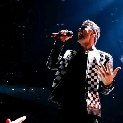 17 May 1970. Worcester, Massachusetts United States. 🇱🇷. Head Vocalist of the NKOTB ⚡
FANBASE⚠️