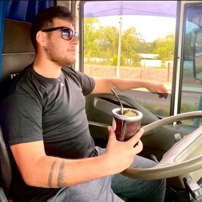 Ingeniero en navegación terrestre 😏🚛
Transporte Chancho va 🐖🐄🐑
No estoy para aguantar loc@s.. No me aguanto ni solo 🤪