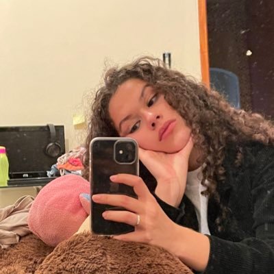 emanoelly28's profile picture. 