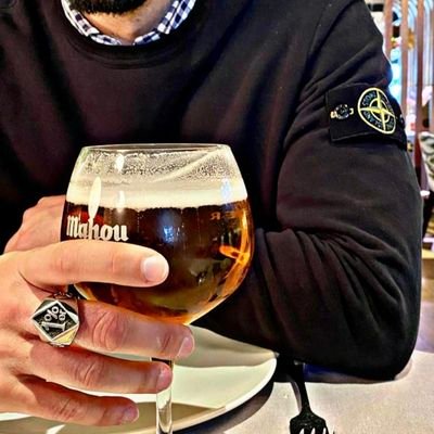 ViriatoBoadilla's profile picture. Mantenerse en pie en un mundo en ruinas