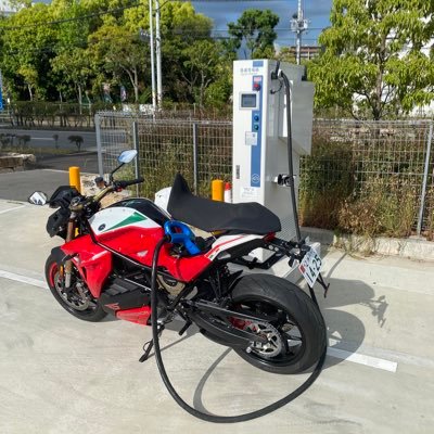 Energicaスタッフとしての活動履歴をメインに、某二輪メーカー勤務の経験を活かした思い出深い事をアップします。人生やりたい事をやる！と勝手に決めて自由に生きるようにしてます。
愛車：ハイエース、愛犬：チワワ、趣味：料理
※バイク好きな方は無条件にフォローバックしております。