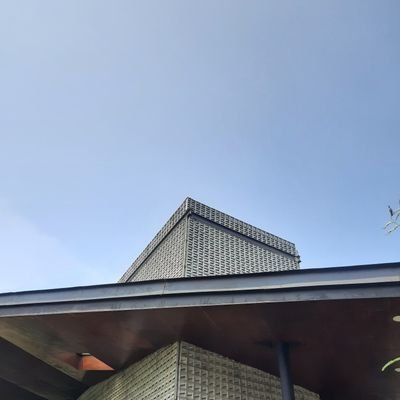 Suka bantuin bangun rumah, bantuin gambar, bantuin hitung. ayo kamu mau tak bantu ?