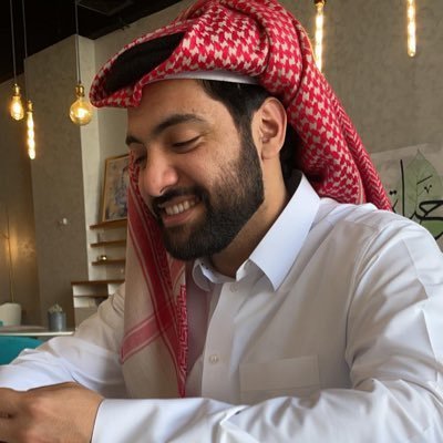 صاحب متجر إلكتروني ومختص بالآجهزة الخلوية