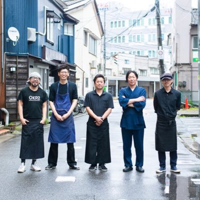 万代五叉路から入ってすぐのエリア。 かつて時間をかけて中洲が寄り集まってできたこの地の様に、人がより集まれる楽しい場所になることを願って始めました。 おきらく2・木の根・assh・GIG・SUGI・ばいたりや、からこの地を盛り上げていきます。よろしくお願いします。