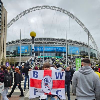 lordofthedarts1's profile picture. Dad, BWFC Season ticket holder, former PDC Pro Tour marker, enjoy darts and football. Love taking the piss out of the tories.