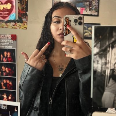 22🍒 so gone ⏳ singer/songwriter🧝🏽♀️ click the link for my music 😘