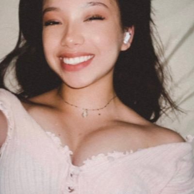 heleeen_monts's profile picture. 🌸🌸🌸