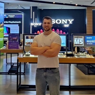 HYPE, news and updates🔥
Love PlayStation, gaming and lifting heavy! 💪
Other Socials:
https://t.co/zCstUytLLc
YouTube channel 👇