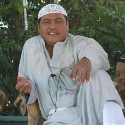 حاصل على بكالوريوس فلسفة بالسوالف، ومساند الهذره | و مُتابع جيّد للساحة الساسيه لدولتنا الغالية و ناقد وأنتقد بـ احترام ..أغرّد وفق (المادة 36 من دستور الكويت)