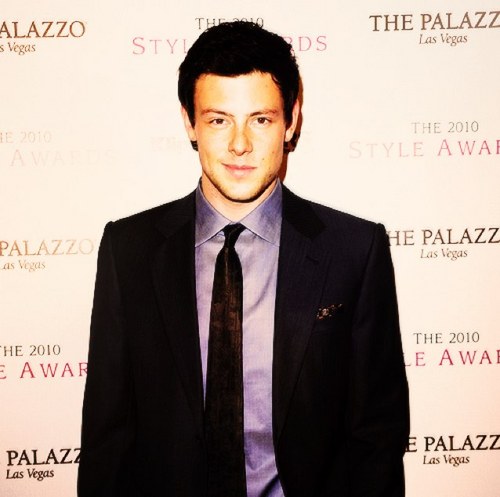 TubsTheClown's profile picture. 'Finn Hudson, loving on Rachel Berry.'